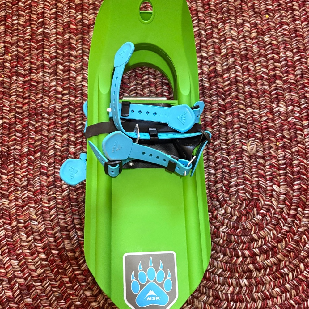 NWOT Kids MSR Tyker Snowshoes - Dino Green